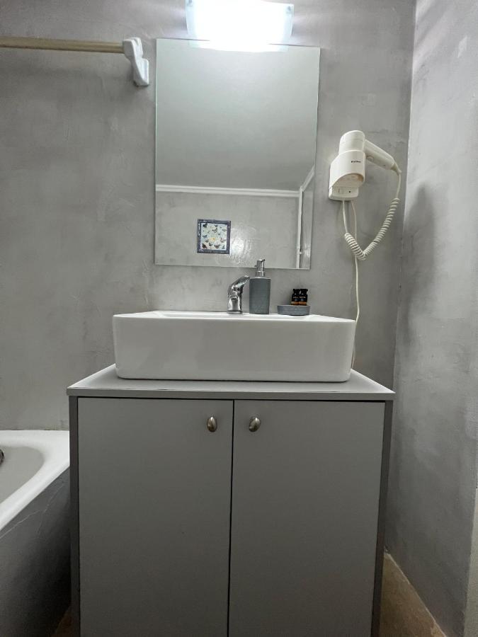 Agios Eleftherios Metro St. 2 Bedrms 4 Pers. Flat Athén Kültér fotó